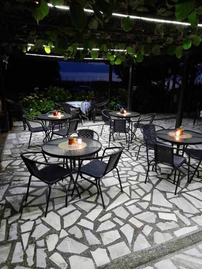 Bato Rooms Pestani Exterior photo